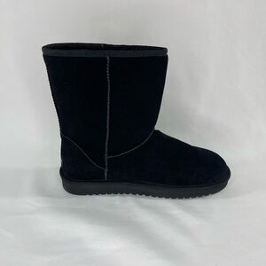 UGG KOOLABURRA Womens Koola Short Boot. Color Black. Size 10. NEW!! NIB!